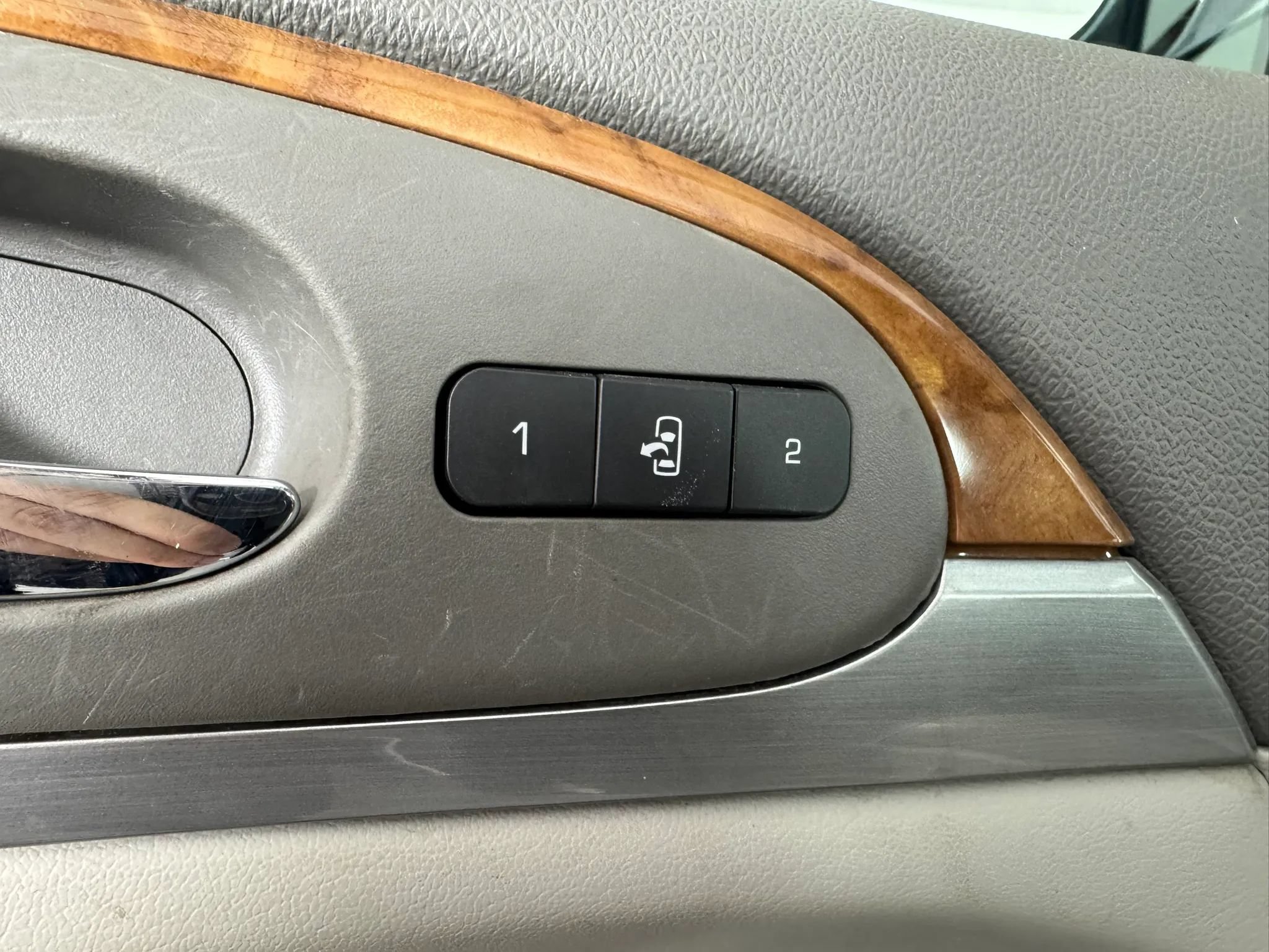 Used 2011 Buick Enclave CXL w/ Trailering Provision Package AWD/4WD image 37