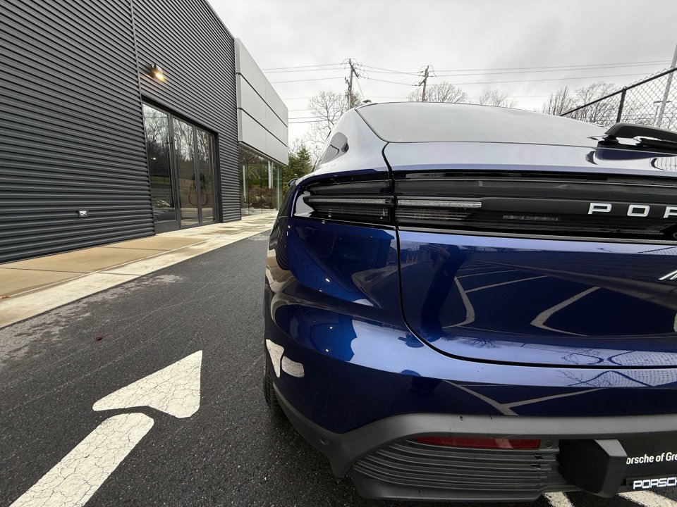 New 2025 Porsche Macan 4S Electric image 14