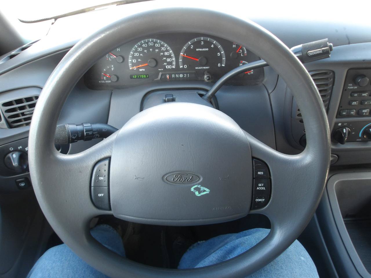 Used 2000 Ford Expedition XLT AWD/4WD image 14