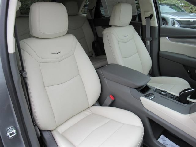 New 2026 Cadillac XT5 Premium Luxury w/ Driver Assist Package FWD image 8