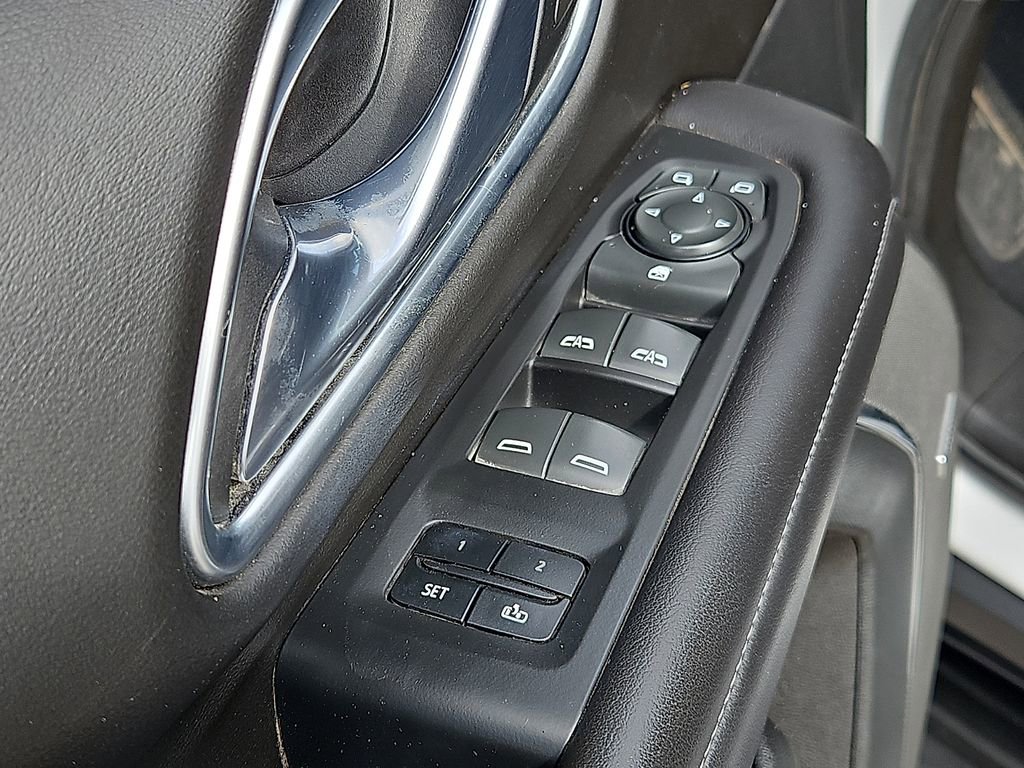 Used 2021 Chevrolet Suburban LT RWD image 13