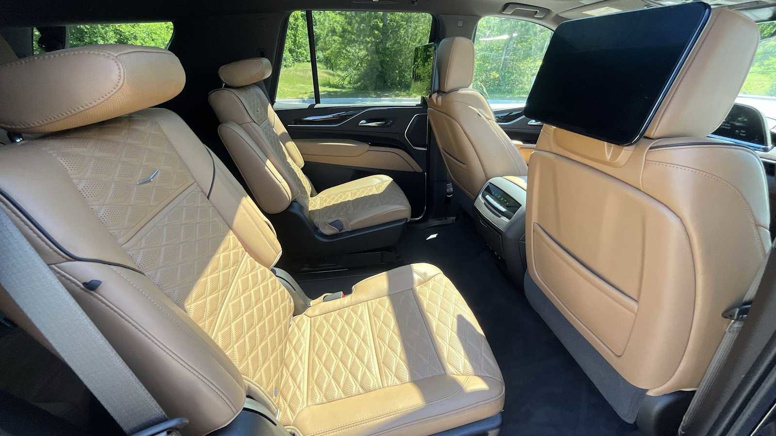 Used 2021 Cadillac Escalade Premium Luxury AWD/4WD image 8