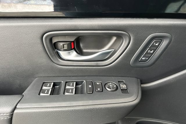 Used 2025 Honda Pilot Touring image 12