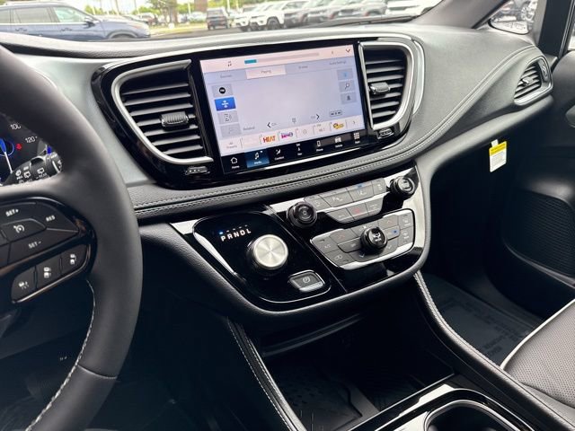 New 2026 Chrysler Pacifica Limited w/ S Appearance Package image 17