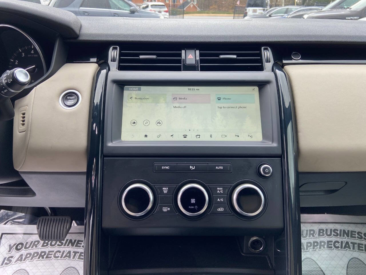 Used 2019 Land Rover Discovery SE AWD/4WD image 14