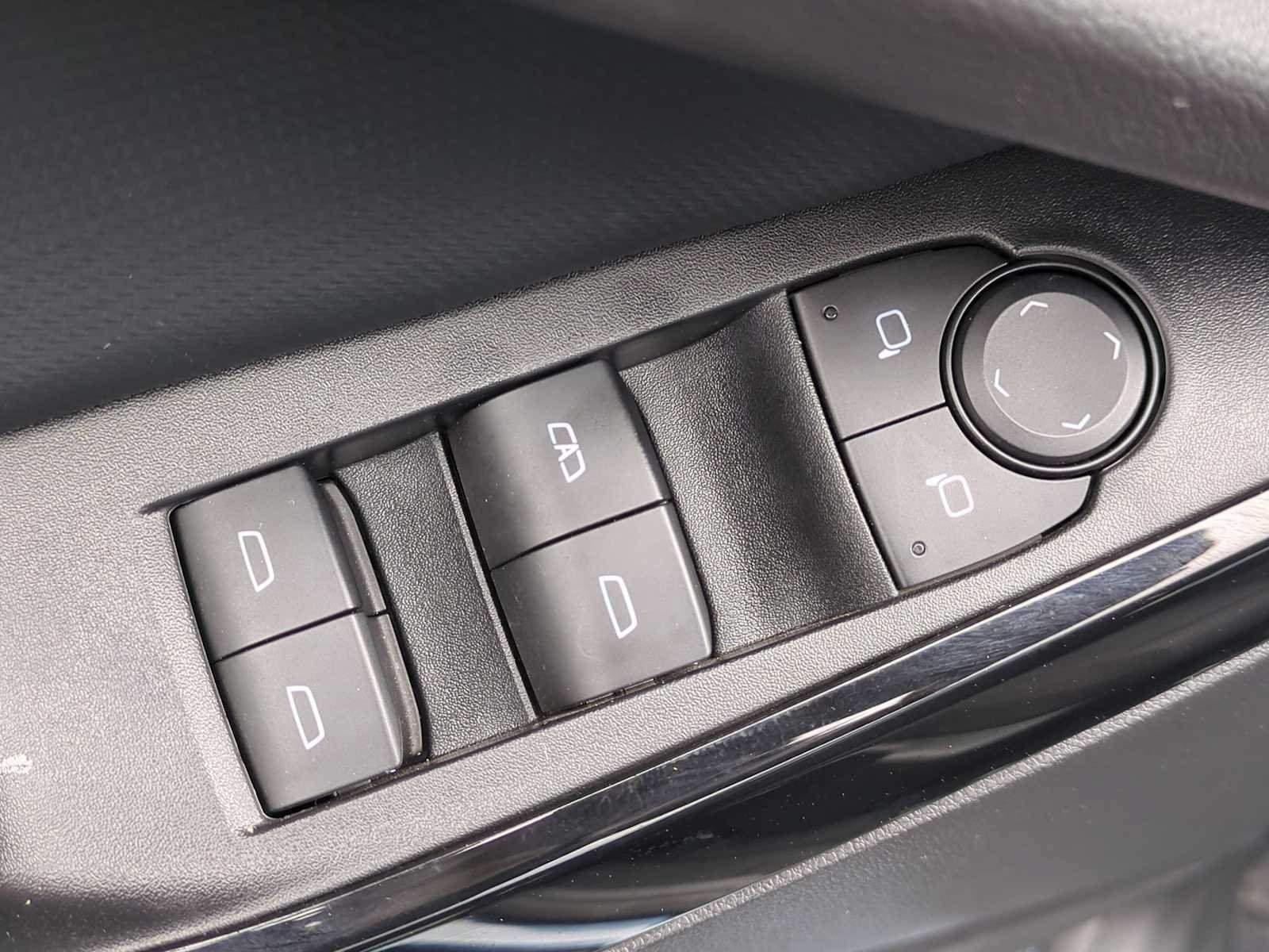 Used 2025 Chevrolet Equinox LT FWD image 11