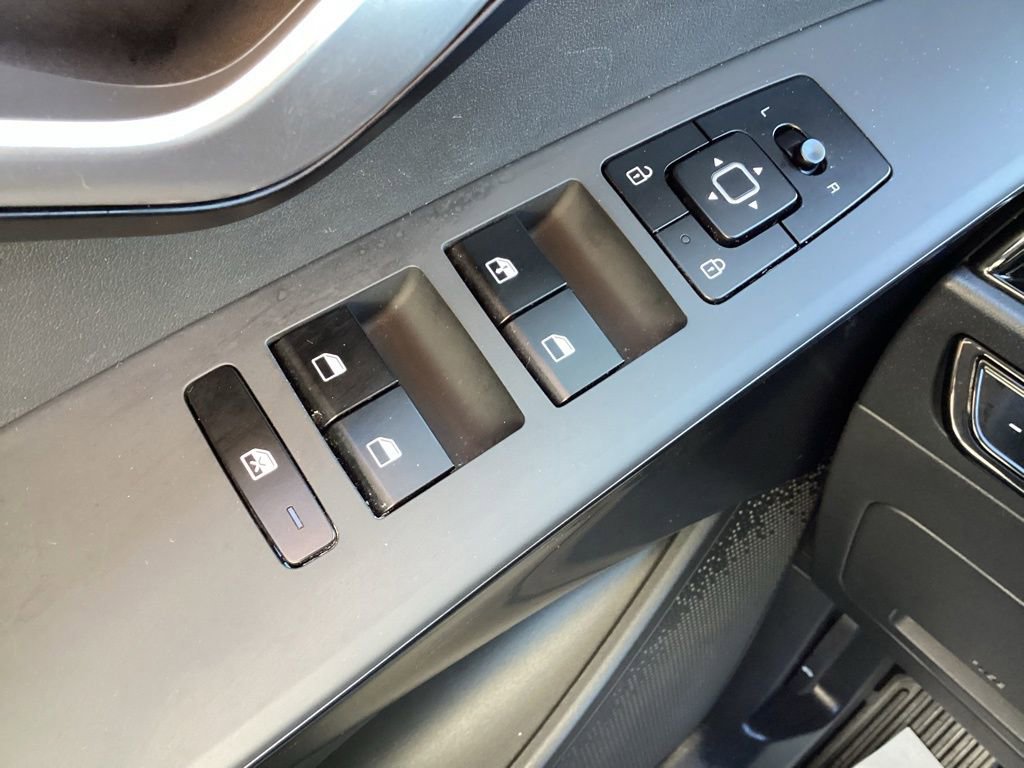 Used 2025 Kia Niro LX FWD image 24