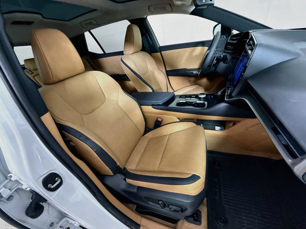 Certified 2025 Lexus RZ 300e w/ Accessory Package (2T) FWD image 28