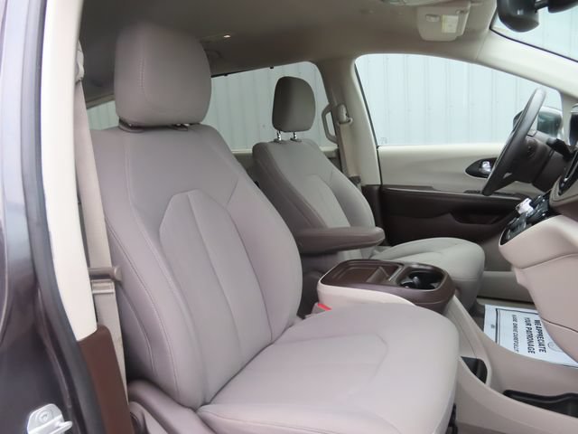 Used 2021 Chrysler Pacifica Touring AWD/4WD image 24