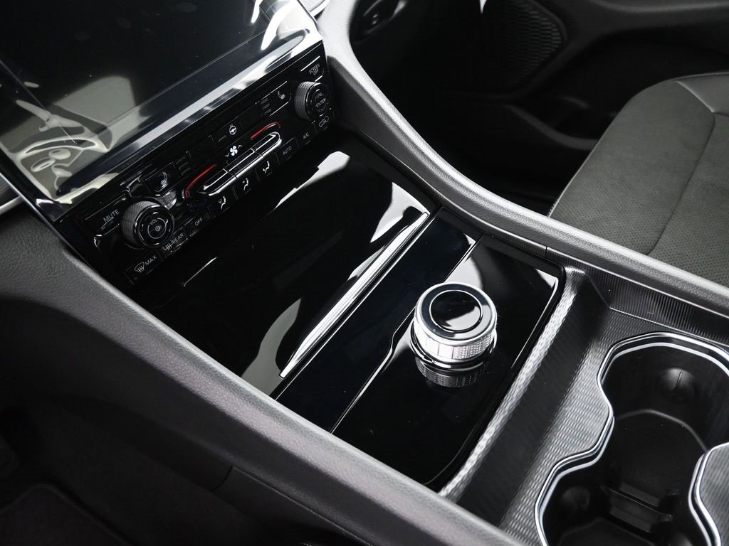 New 2025 Jeep Grand Cherokee L Altitude image 9