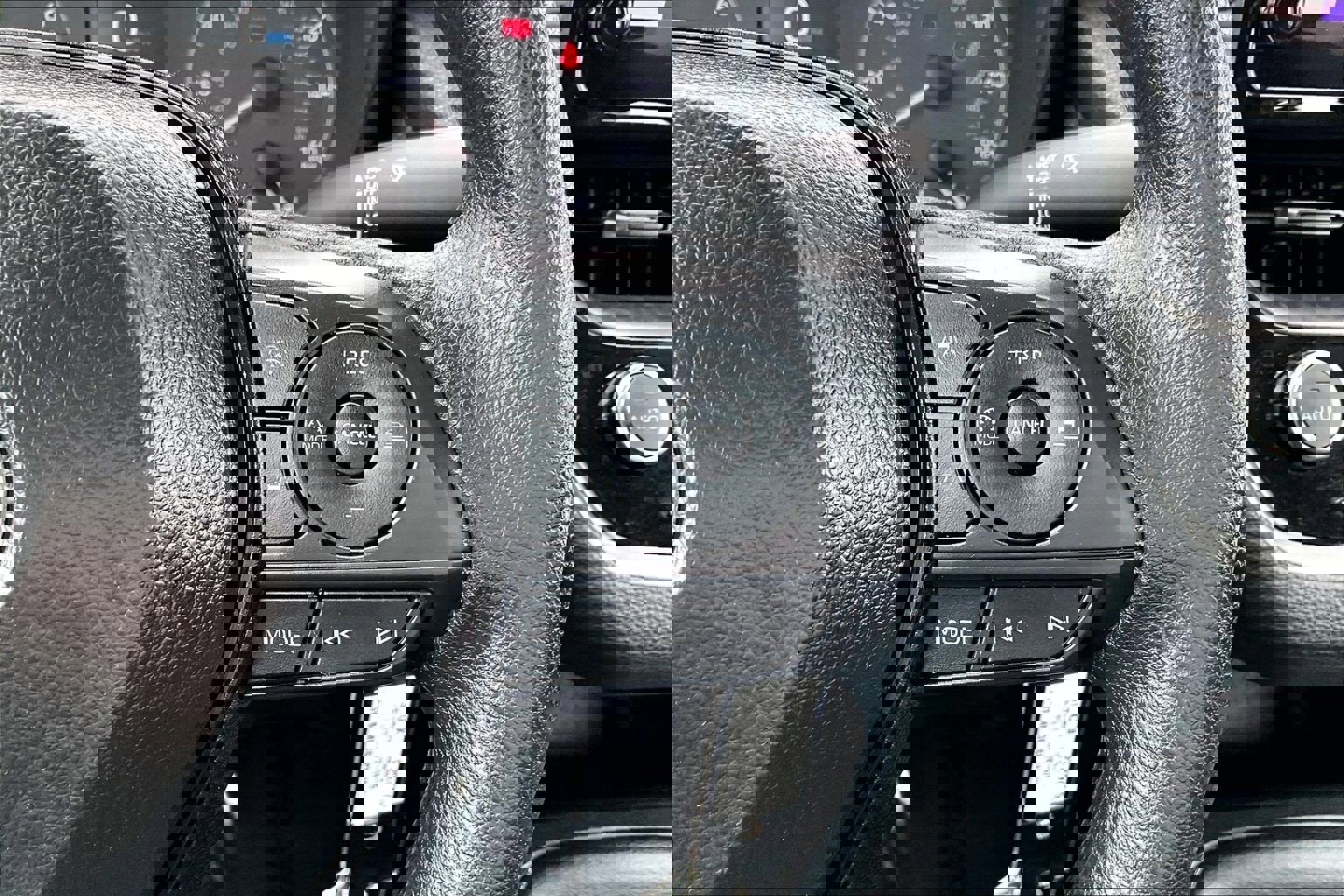 Used 2025 Toyota Corolla LE image 18