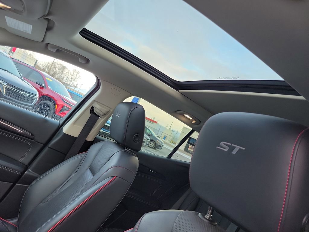 Used 2022 Buick Envision Essence w/ Sport Touring Package image 23