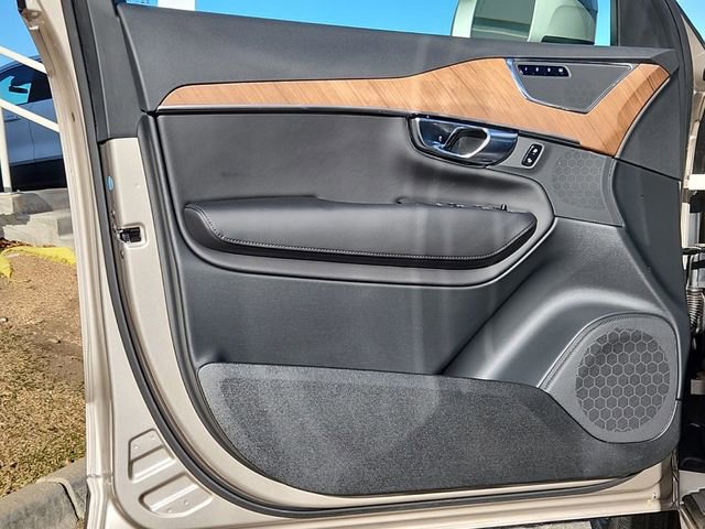 Certified 2025 Volvo XC90 B6 Core w/ Protection Package Premier image 7