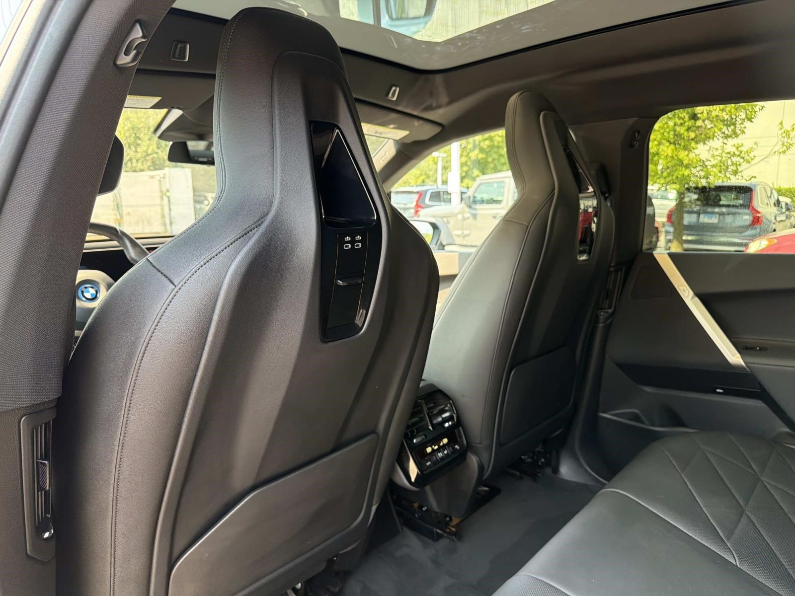 Certified 2022 BMW iX xDrive50 w/ Sport Package AWD/4WD image 12