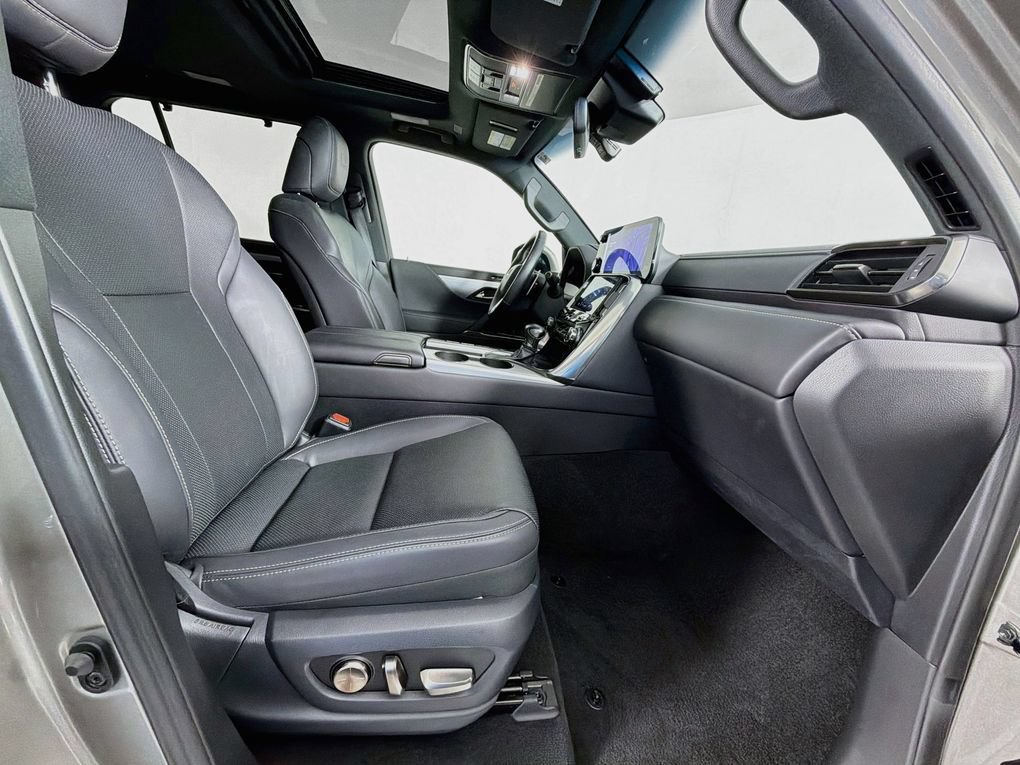 Used 2023 Lexus LX 600 F Sport w/ Accessory Package (Z1) AWD/4WD image 31