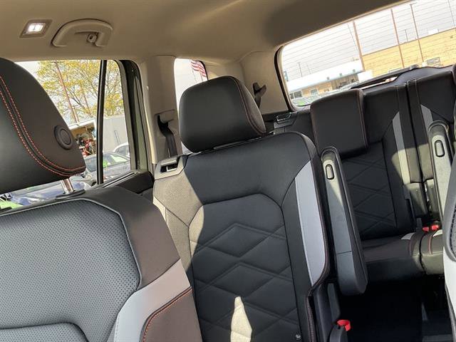 New 2026 Volkswagen Atlas Peak Edition image 9