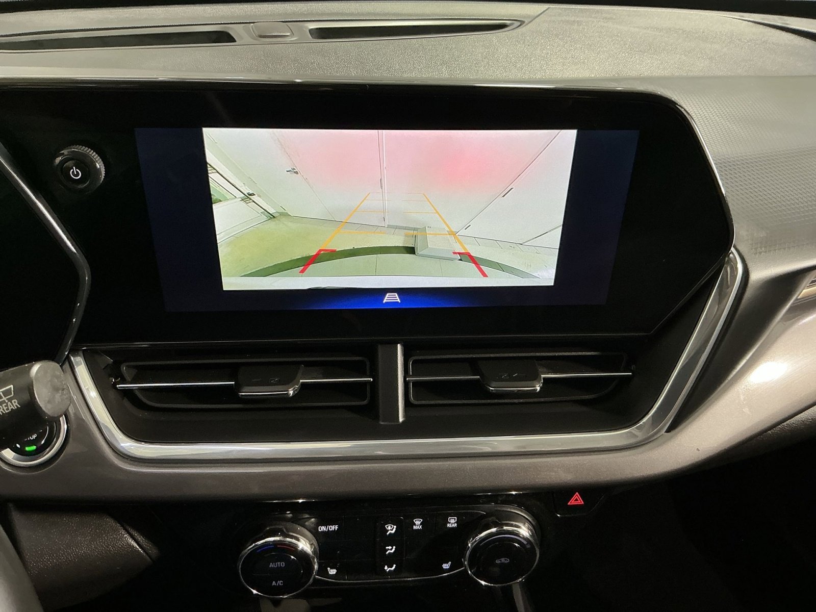 Used 2025 Chevrolet Trax ACTIV image 27