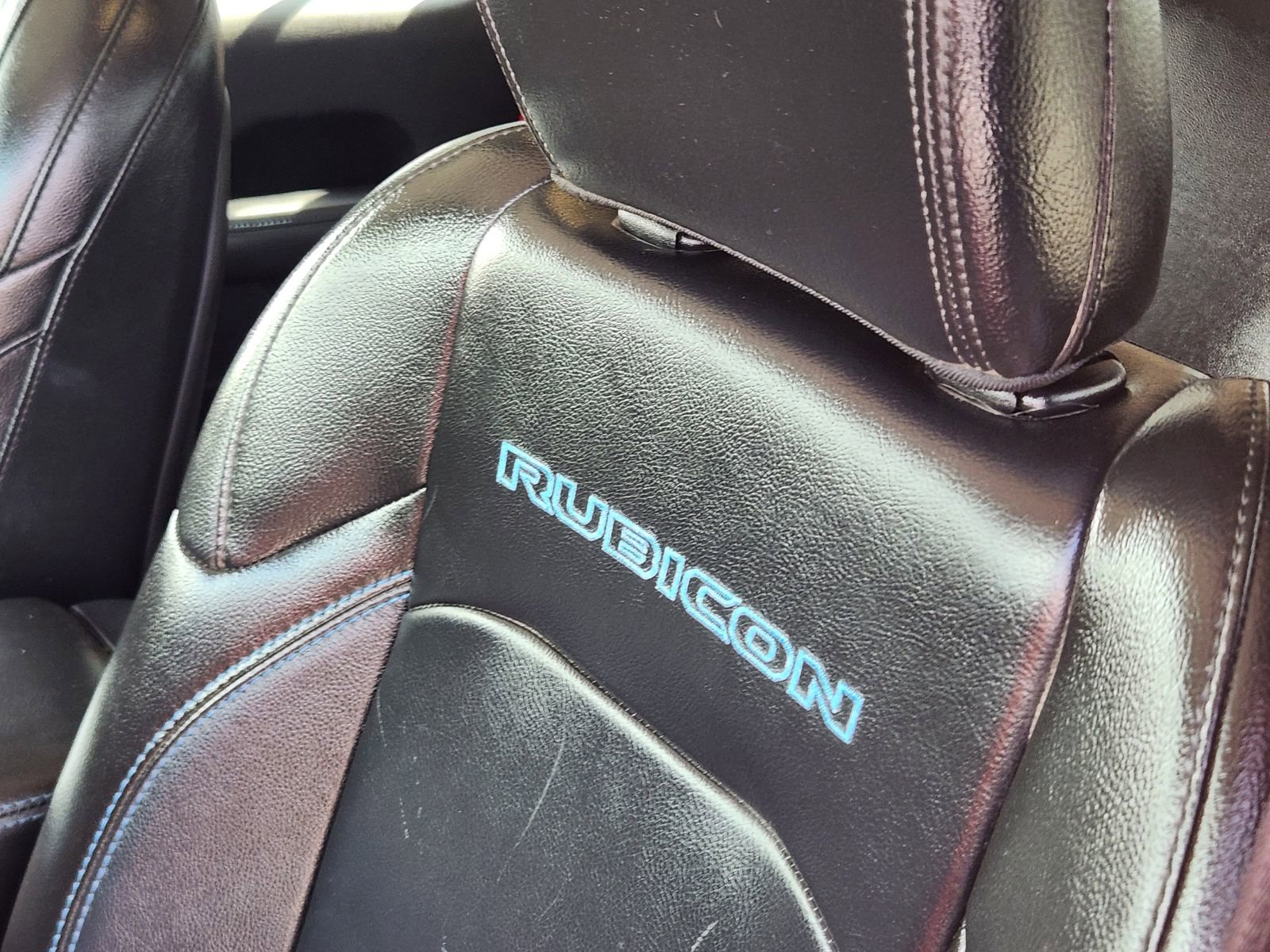 Used 2022 Jeep Wrangler Unlimited Rubicon 4xe w/ Cold Weather Group AWD/4WD image 15