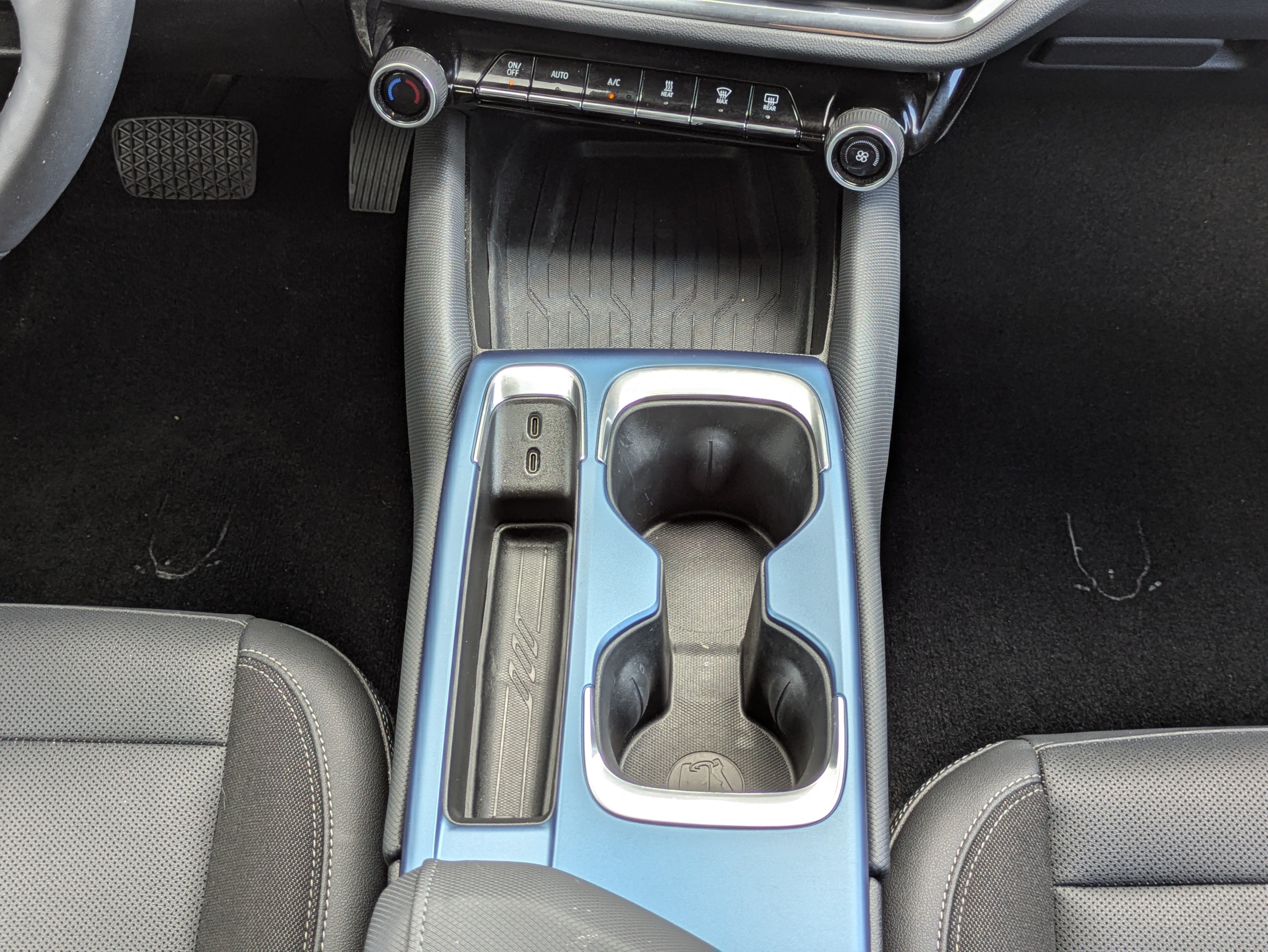 Used 2024 Chevrolet Equinox EV LT w/ LPO, Trailering Package FWD image 19