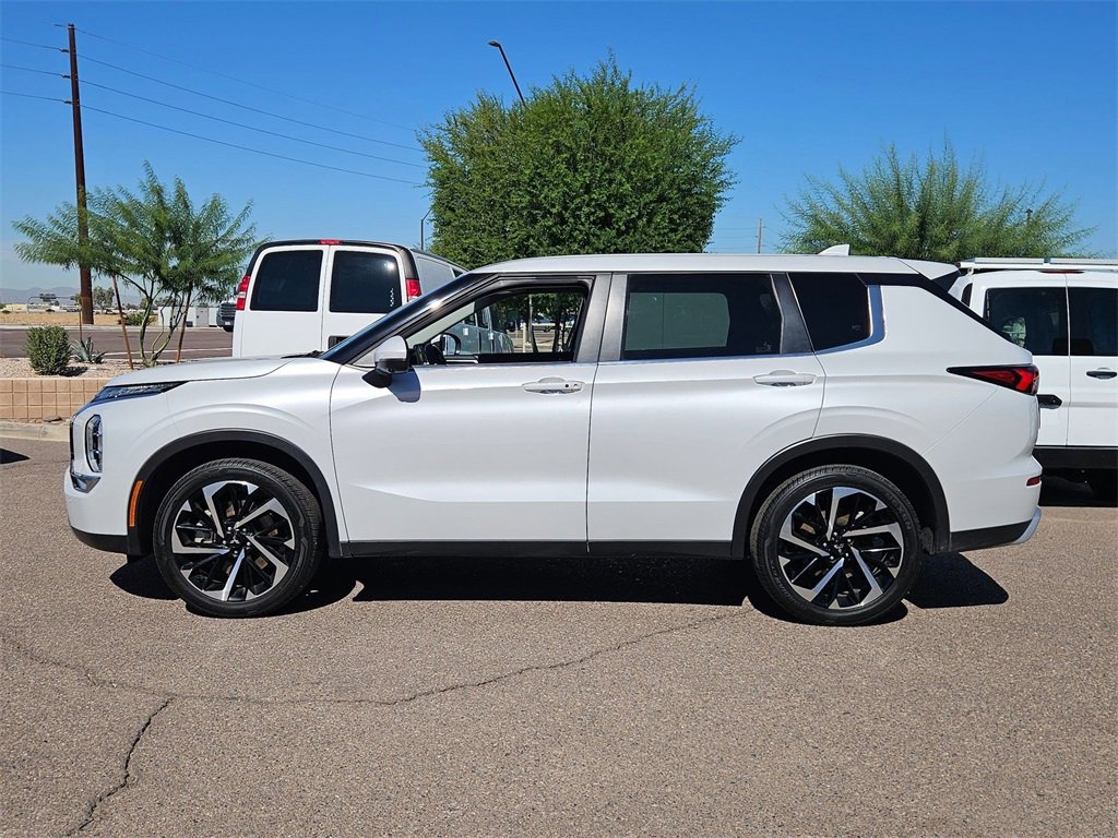 Used 2024 Mitsubishi Outlander SE Black Edition image 7
