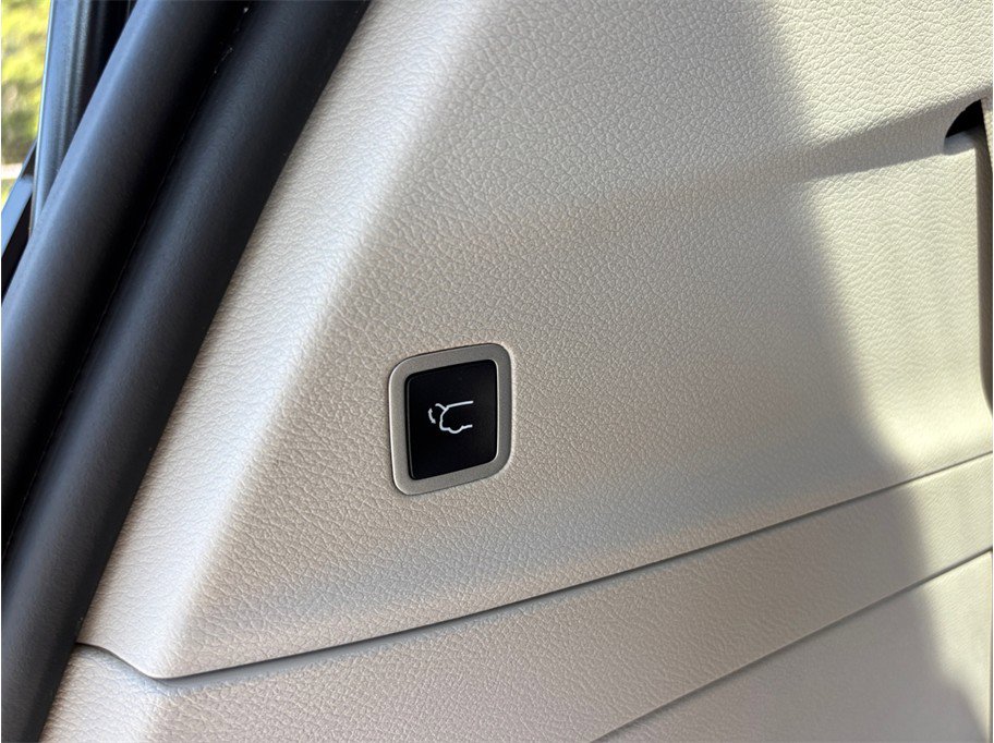 Used 2020 Chrysler Pacifica Touring-L FWD image 42