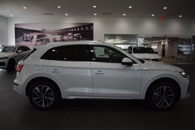 Used 2023 Audi Q5 2.0T Premium w/ Convenience Package AWD/4WD image 12