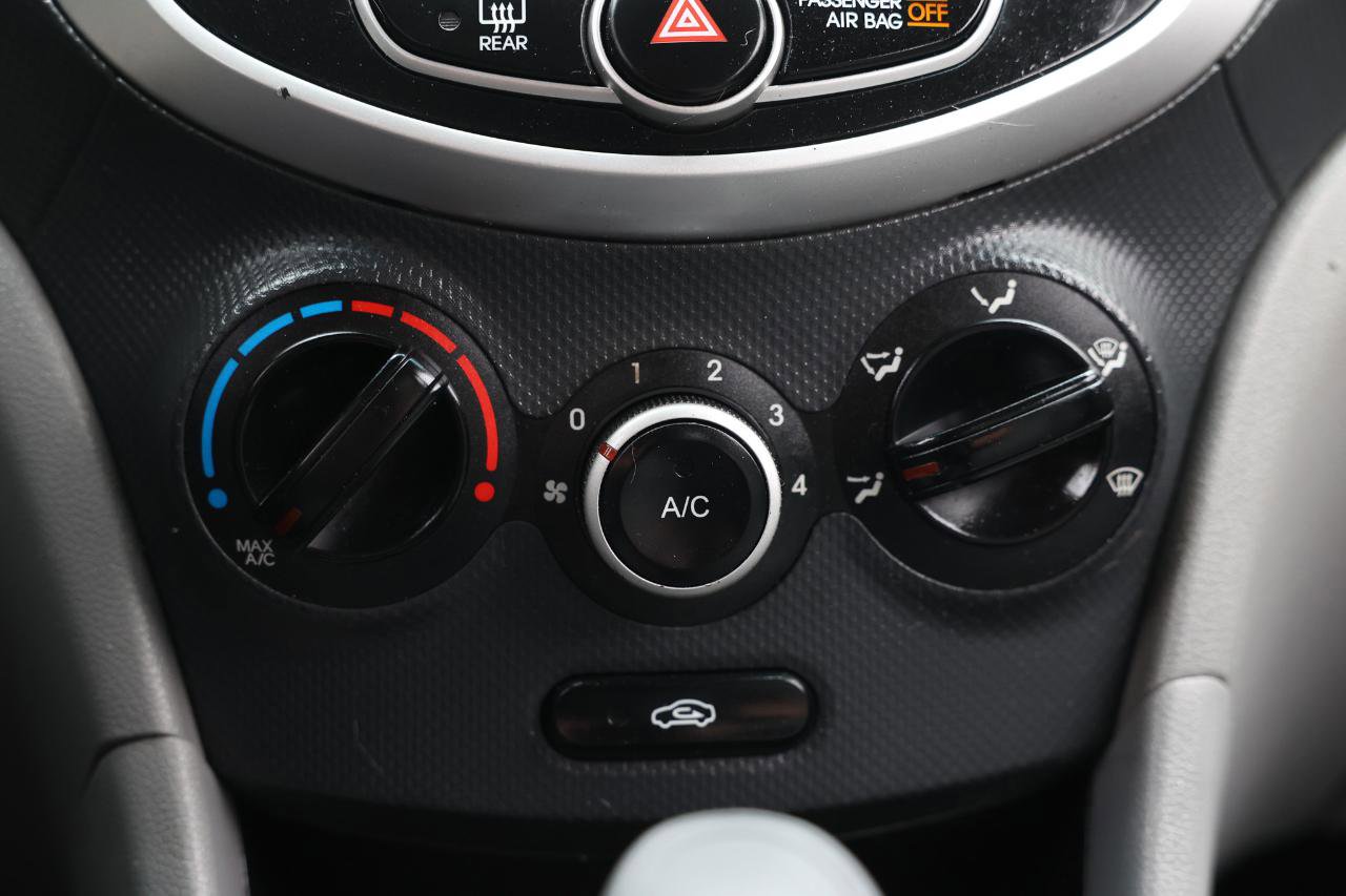 Used 2013 Hyundai Accent GLS image 27