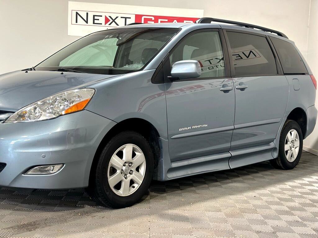 Used 2010 Toyota Sienna XLE image 10