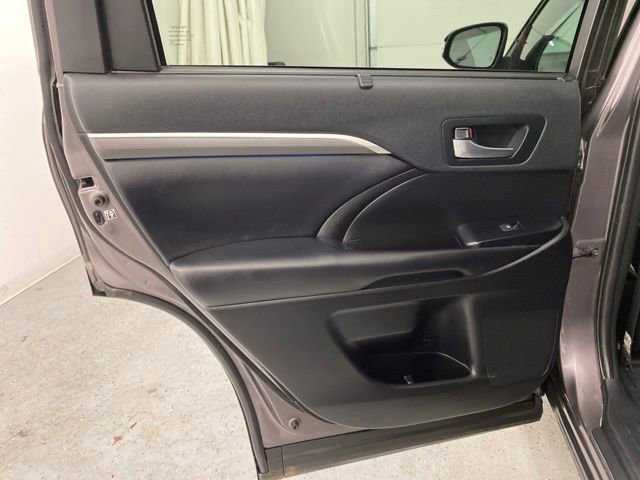 Used 2019 Toyota Highlander SE image 29