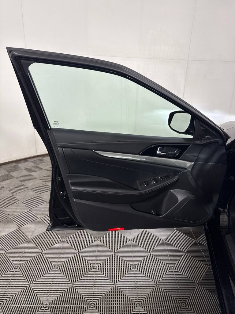 Used 2023 Nissan Maxima SL FWD image 14
