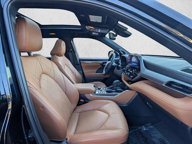 Used 2023 Toyota Highlander Platinum image 22