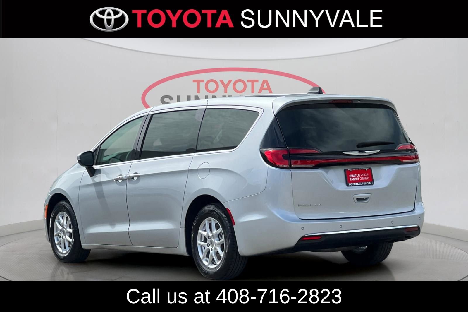 Used 2023 Chrysler Pacifica Touring-L image 7