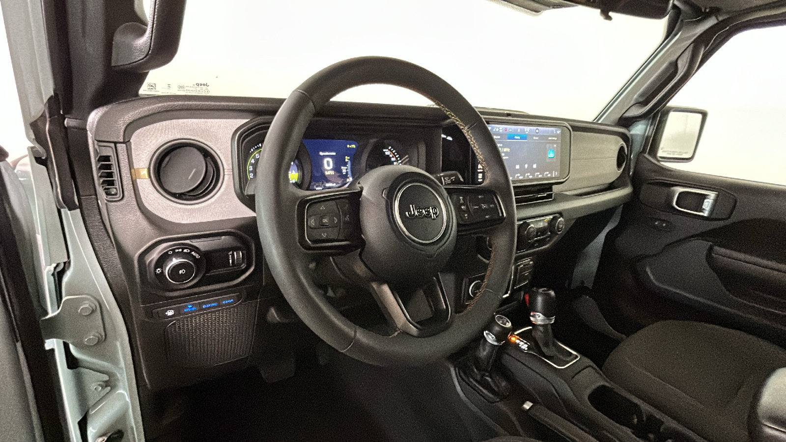 Used 2024 Jeep Wrangler Unlimited AWD/4WD image 16