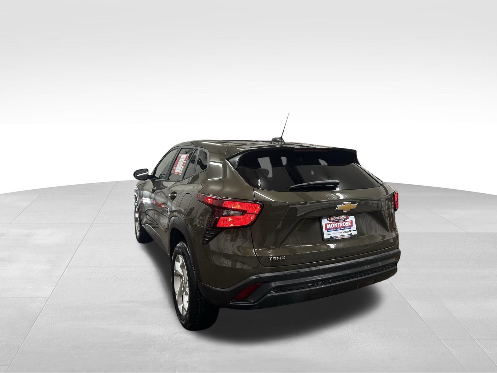 Used 2024 Chevrolet Trax LS w/ LS Convenience Package image 4