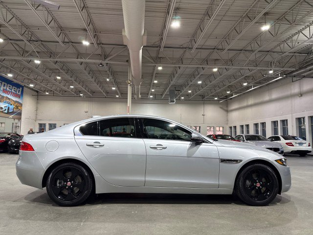 Used 2017 Jaguar XE Premium image 5