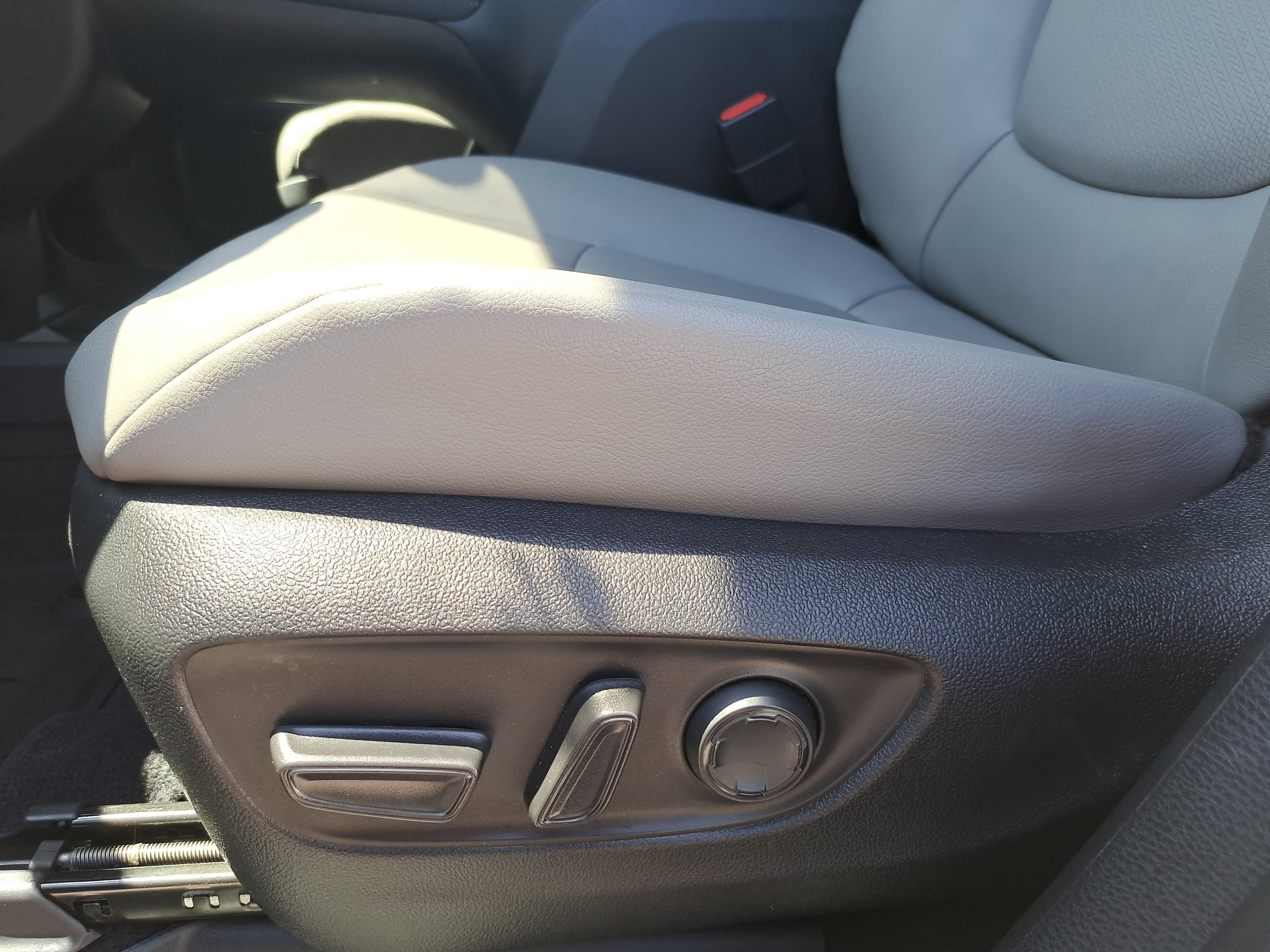 Used 2025 Toyota Sienna XLE FWD image 28