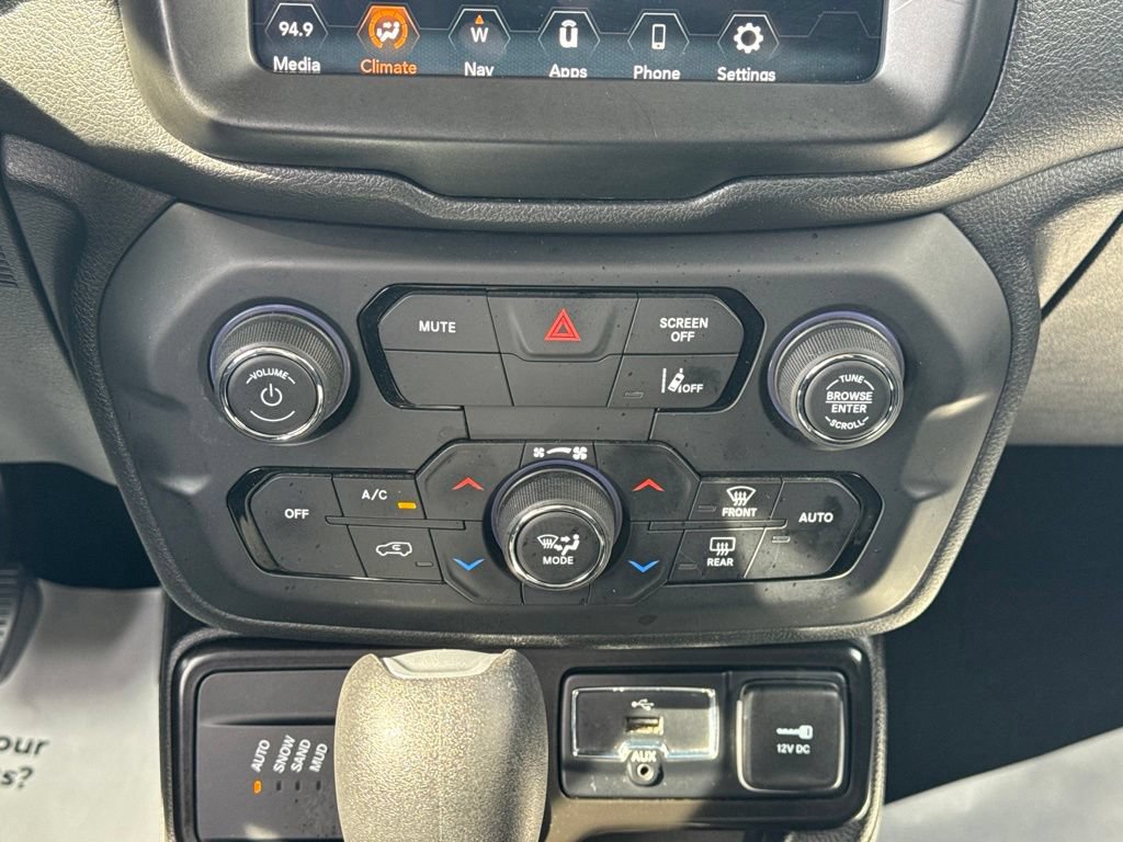 Used 2023 Jeep Renegade Latitude AWD/4WD image 22
