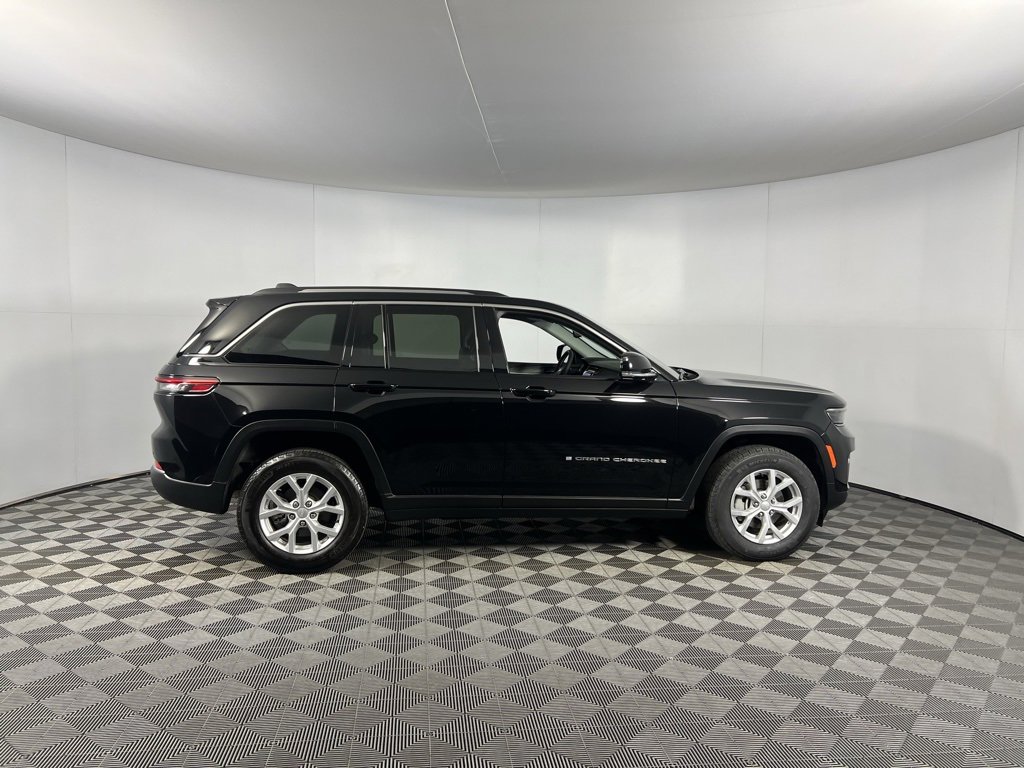 Used 2023 Jeep Grand Cherokee Limited image 3