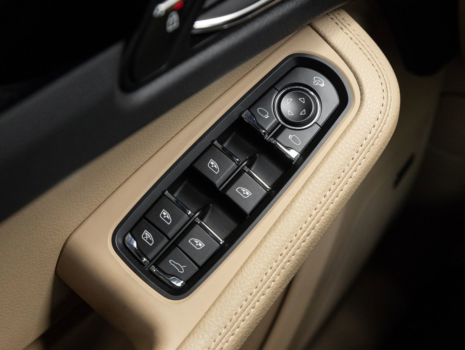 Certified 2023 Porsche Macan AWD/4WD image 19