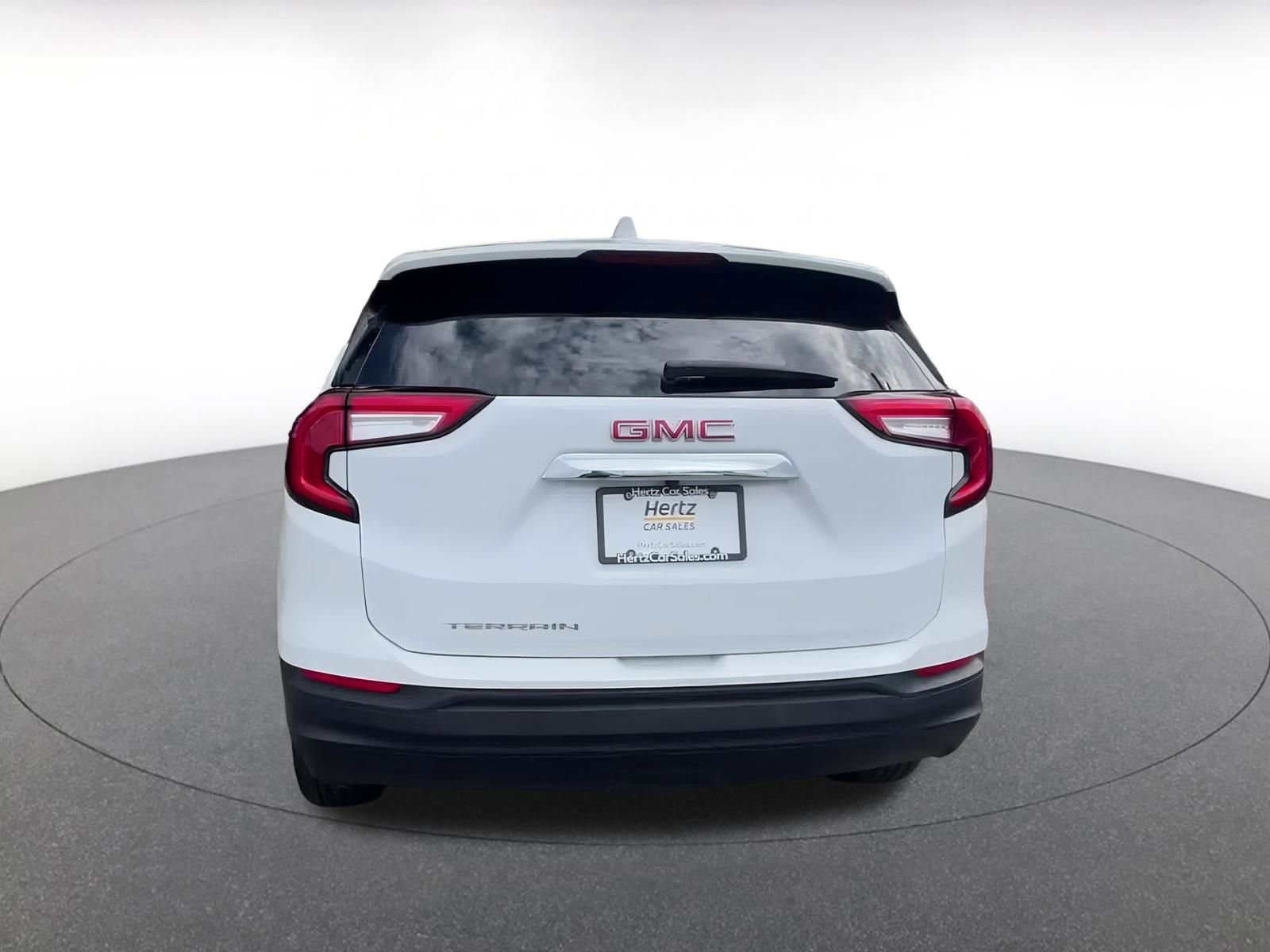 Used 2024 GMC Terrain SLE image 12