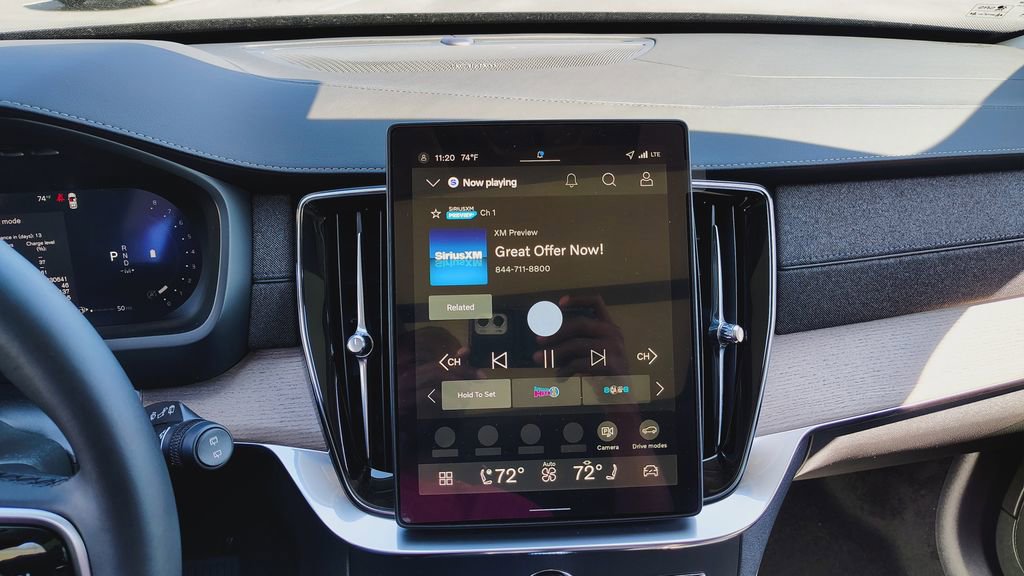 New 2026 Volvo XC90 B6 Plus w/ Protection Package Premier image 18