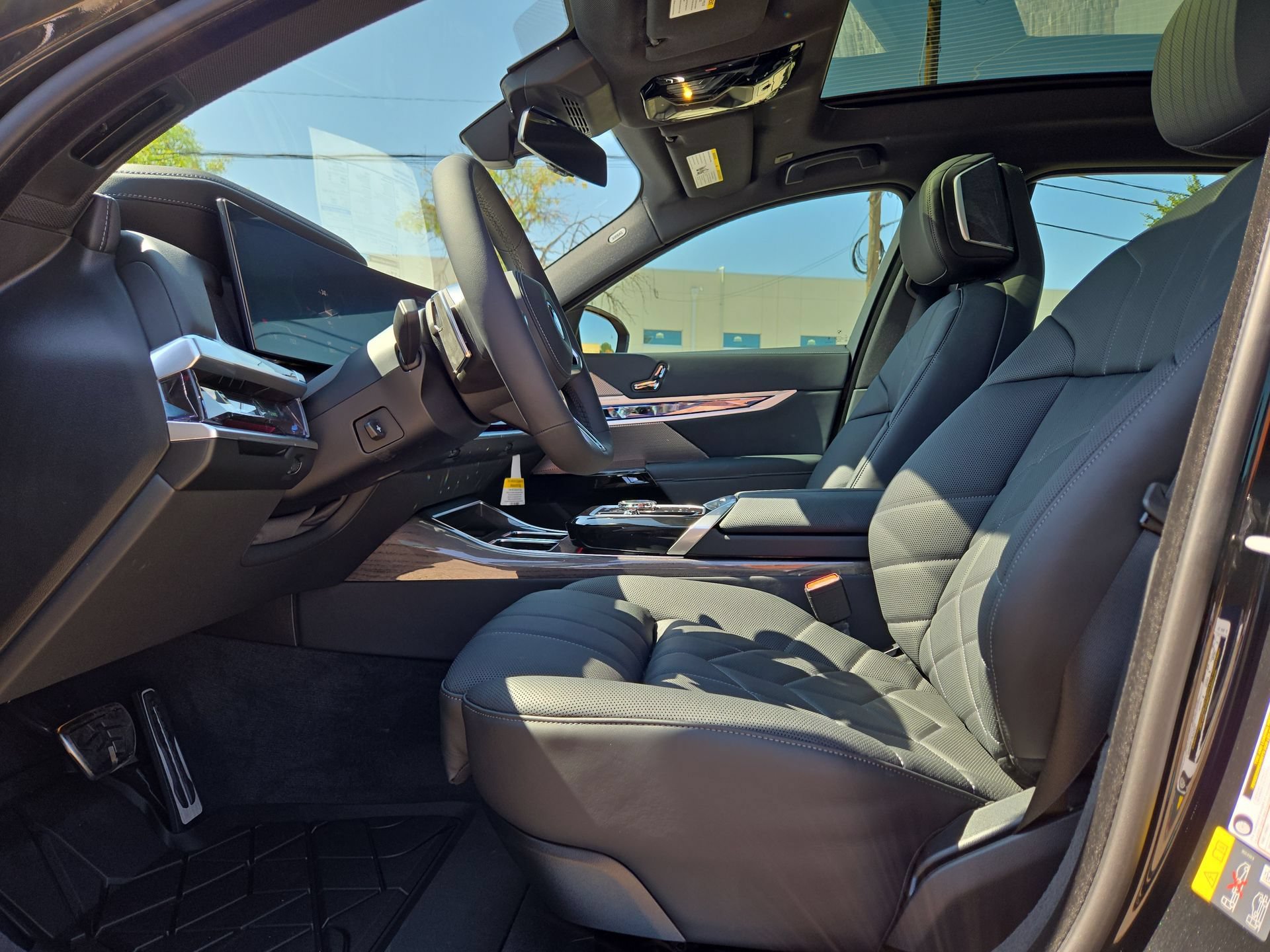 New 2026 BMW i7 xDrive60 AWD/4WD image 16