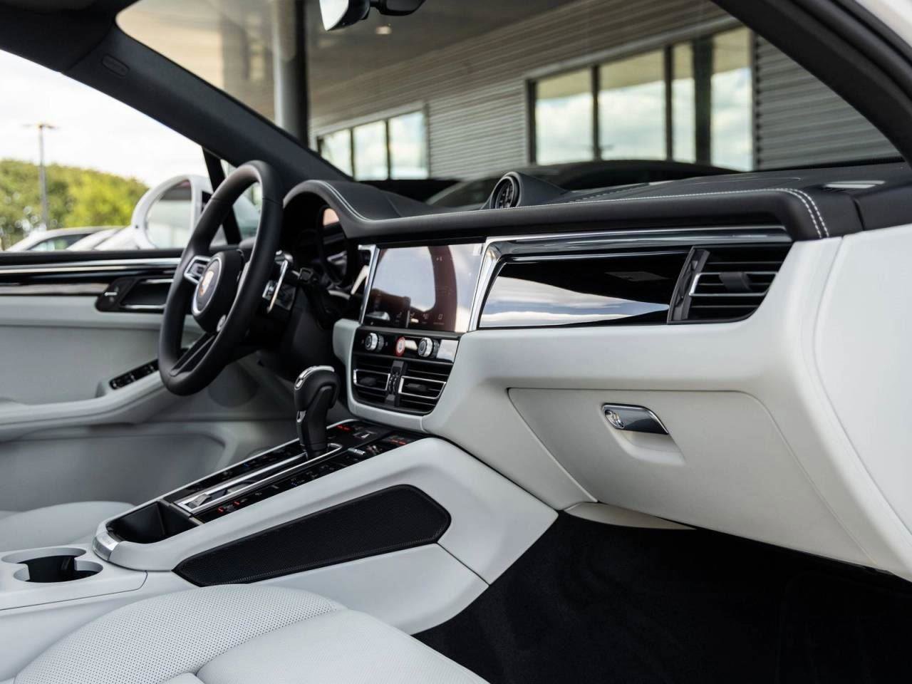 New 2026 Porsche Macan S image 95