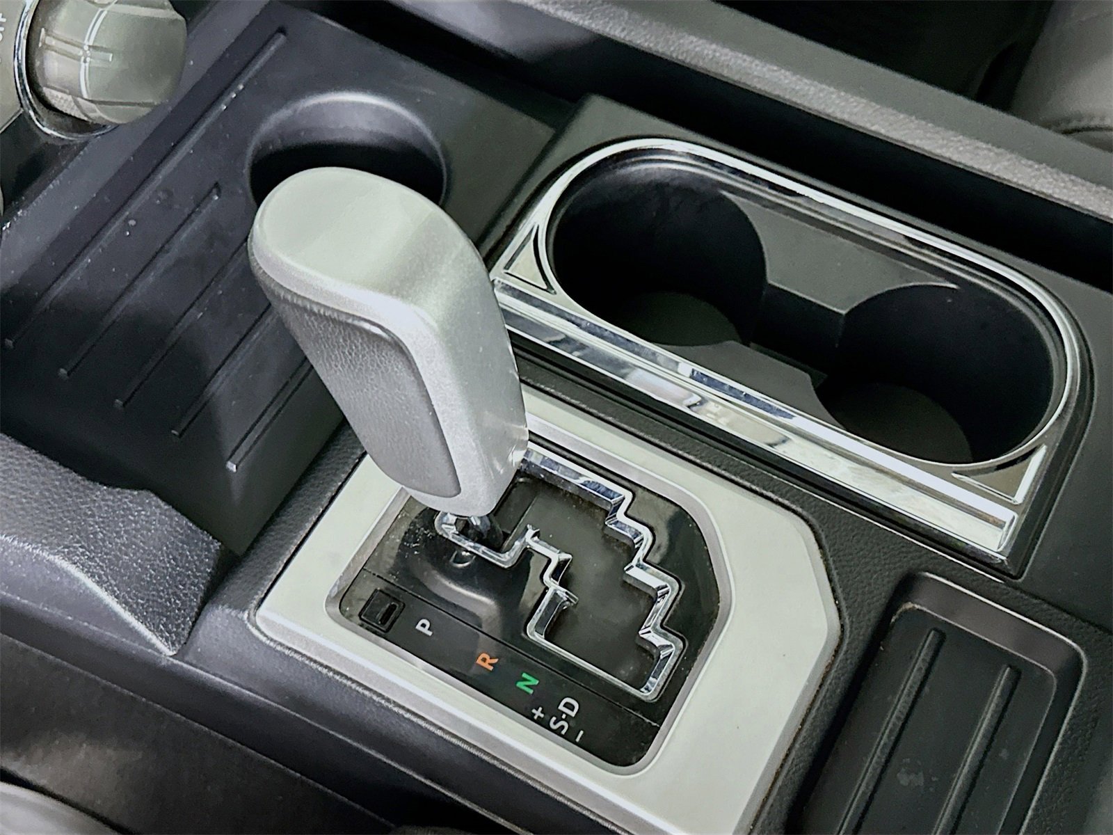 Used 2016 Toyota Tundra SR5 w/ SR5 Upgrade Package image 16