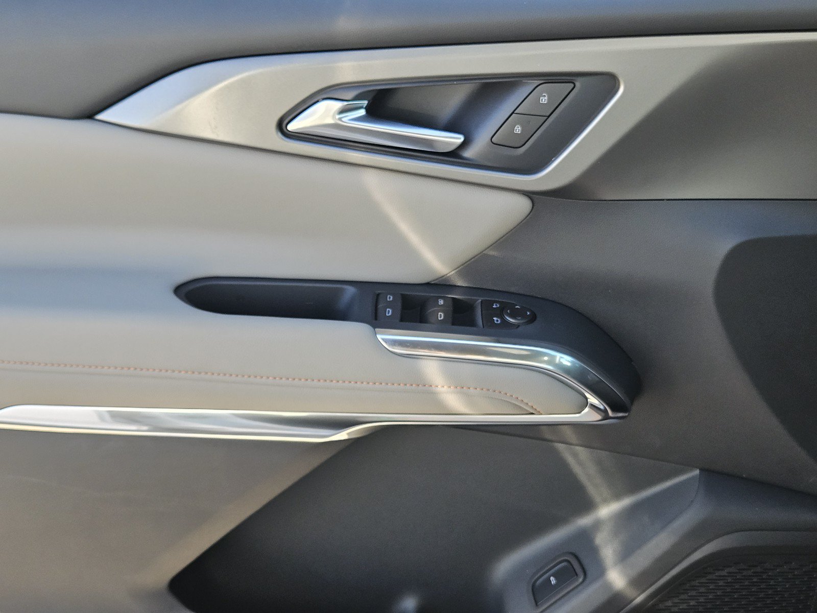 New 2027 Chevrolet Traverse LT w/ Driver Confidence Package FWD image 16