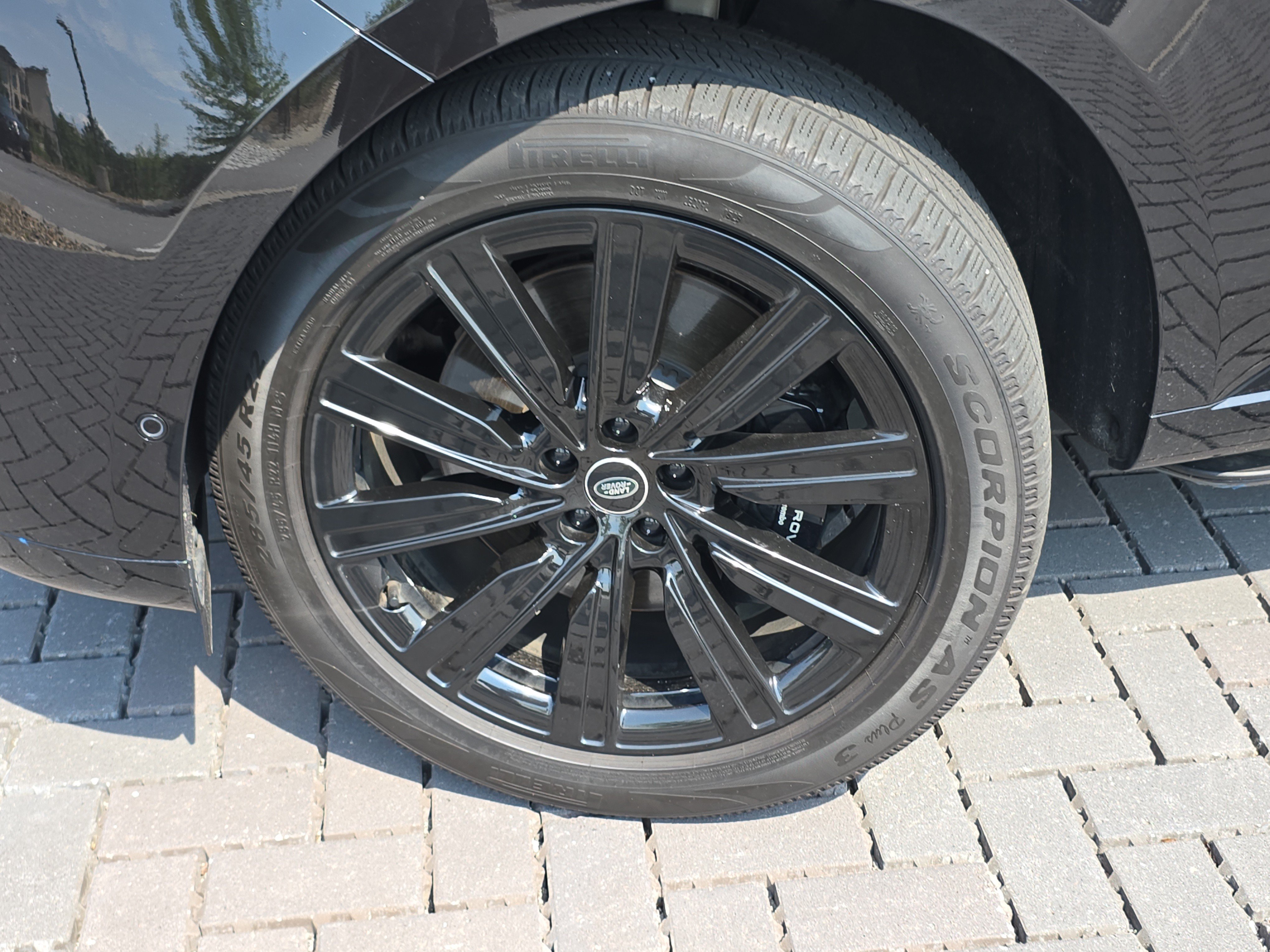 Certified 2025 Land Rover Range Rover SE AWD/4WD image 10