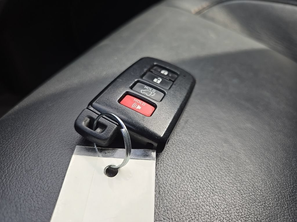 Used 2018 Toyota Highlander XLE w/ Protection Package #3 AWD/4WD image 14