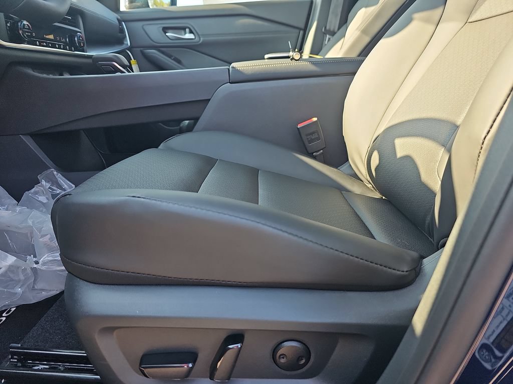 New 2026 Nissan Rogue Dark Armor FWD image 32