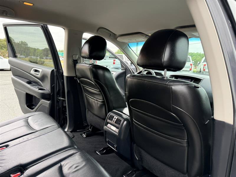 Used 2013 Nissan Pathfinder SL w/ Cargo Pkg FWD image 18