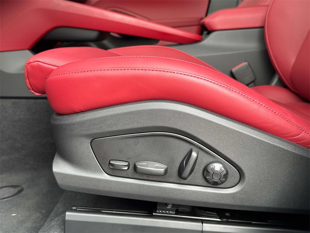 Used 2025 Porsche Macan 4S Electric image 14